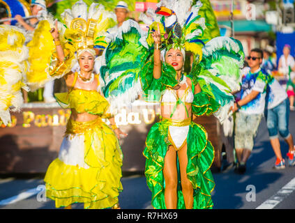 TOKYO - 25 Août : Les participants au carnaval de samba d'Asakusa à Tokyo au Japon le 25 août 2018. L'Asakusa samba carnival est le plus grand du genre en Banque D'Images