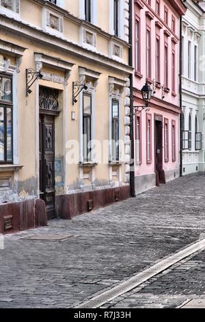 Veszprem, Hongrie. Dans la ville Central Transdanubia région. Rue de la vieille ville. Banque D'Images