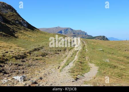 Montagnes de Bucegi, partie de Carpates du Sud en Roumanie. Sentier de randonnée. Banque D'Images