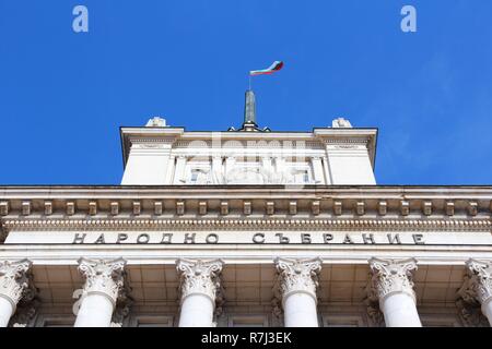 Sofia, Bulgarie - Largo bâtiment. Siège du Parlement bulgare monocaméral (Assemblée Nationale de Bulgarie). Exemple de l'Arkien classicisme socialiste Banque D'Images