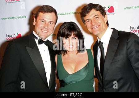 NEW YORK - 30 avril : New Jersey State Sénateur Thomas Howard 'Tom' Kean Jr., Lisa Oz et le Dr Mehmet Oz assiste au jardin vert 2009 Gala au jardin d'hiver à l'intérieur du World Financial Center le 30 avril 2009 à New York. (Photo par Steve Mack/S.D. Mack Photos) Banque D'Images