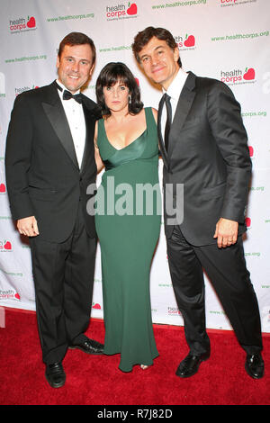 NEW YORK - 30 avril : New Jersey State Sénateur Thomas Howard 'Tom' Kean Jr., Lisa Oz et le Dr Mehmet Oz assiste au jardin vert 2009 Gala au jardin d'hiver à l'intérieur du World Financial Center le 30 avril 2009 à New York. (Photo par Steve Mack/S.D. Mack Photos) Banque D'Images