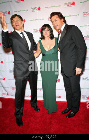 NEW YORK - 30 avril : New Jersey State Sénateur Thomas Howard 'Tom' Kean Jr., Lisa Oz et le Dr Mehmet Oz assiste au jardin vert 2009 Gala au jardin d'hiver à l'intérieur du World Financial Center le 30 avril 2009 à New York. (Photo par Steve Mack/S.D. Mack Photos) Banque D'Images