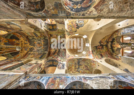 L'intérieur de toit de l'église avec des fresques dans la région de Mystras monastère sur la péninsule du Péloponnèse en Grèce Banque D'Images