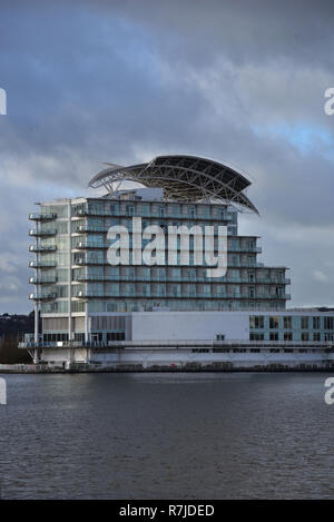 Les images montrent la baie de Cardiff, Mermaid Quay, le St David's Hotel and Spa et le Pierhead building. Également sur la photo fait partie de l'Senedd, et WMC Banque D'Images