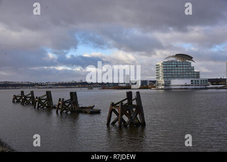 Les images montrent la baie de Cardiff, Mermaid Quay, le St David's Hotel and Spa et le Pierhead building. Également sur la photo fait partie de l'Senedd, et WMC Banque D'Images