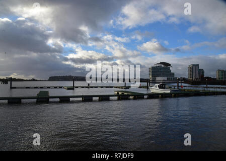 Les images montrent la baie de Cardiff, Mermaid Quay, le St David's Hotel and Spa et le Pierhead building. Également sur la photo fait partie de l'Senedd, et WMC Banque D'Images