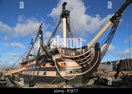 Le HMS Victory, le Vice-amiral Lord Nelson's Dockyard historique, phare, Portsmouth, Hampshire, Angleterre, Grande-Bretagne, Royaume-Uni, UK, Europe Banque D'Images