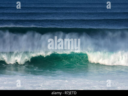 Les grandes vagues qui Banque D'Images