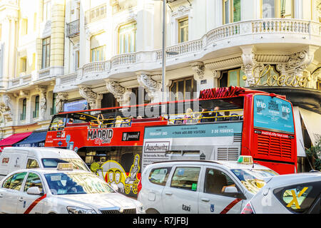 Bus touristique de Madrid, Espagne. Visite de la ville de Madrid est un service de bus touristiques qui montre la ville avec un guide audio Banque D'Images