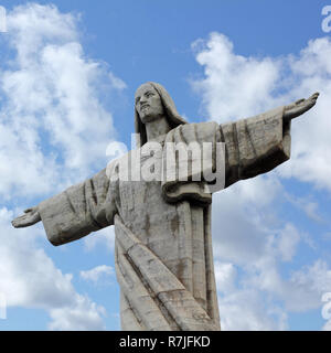 La statue du Christ Roi à Ponta do Garajau sur Madère Banque D'Images