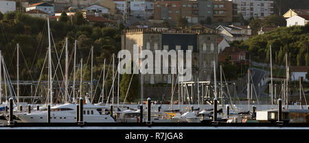 Panorama de l'un des marinas de Porto et la rivière Douro, dans la ville de Vila Nova de Gaia, dans la matinée du 22 septembre, 2012 Banque D'Images