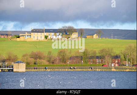 Storm clouds over Hollingworth Lake à Rochdale Banque D'Images