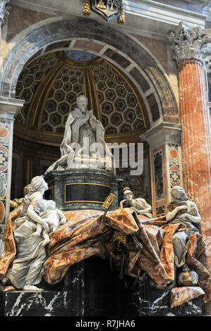 Tombeau du pape Alexandre VII par Gian Lorenzo Bernini dans la Basilique Papale de la Renaissance italienne Maggiore di San Pietro in Vaticano (Basilique Papale de Saint Pe Banque D'Images