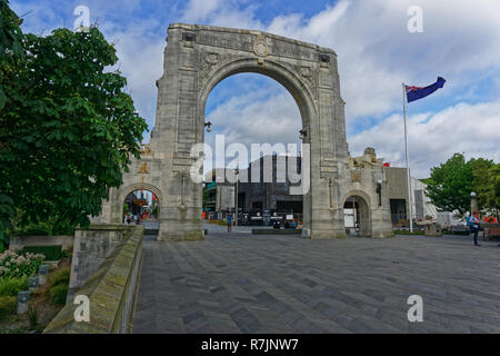 La Journée de l'ANZAC. Bridge of Remembrance, Christchurch, Nouvelle-Zélande. Se souvenir des morts de la guerre pour mettre fin à toutes les guerres. Banque D'Images