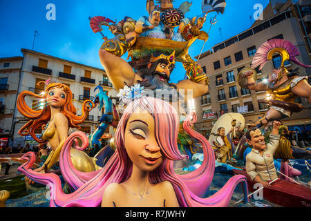 Fallas festival. Falla. Ninots, chiffres à être brûlés au cours. Valence. Communauté de Valence. L'Espagne. Patrimoine Culturel Immatériel de l'humanité. L'UNESCO Banque D'Images