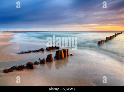 Coucher de soleil sur la plage Banque D'Images