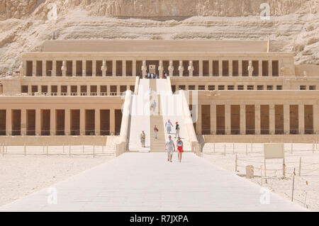 Temple funéraire d'Hatshepsout, le temple de Louxor, UNESCO World Heritage site, Thèbes, Luxor, Gouvernement al-Uqsur, Egypte Banque D'Images
