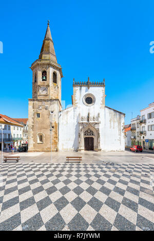 Église de Saint Jean le Baptiste et Plaza République, Tomar, Portugal, Portugal Banque D'Images