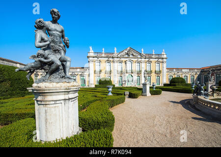 Statue de Vertumnus et Pomona par John Cheere, Palais National de Queluz, Palácio Nacional de Queluz, Queluz, Portugal Banque D'Images