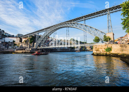 Le Pont Dom Luís sur le fleuve Douro, Porto, UNESCO World Heritage Site, Portugal Banque D'Images