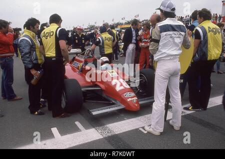 Didier Pironi de Ferrari au début de la Gp en juin 1982, avant l'accident qui a coûté la vie de Ricardo Paletti lorsque sa voiture a pris fin arrière Pironis' Ferrari. Banque D'Images