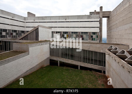 Éveux bei Lyon, Kloster Sainte-Marie de La Tourette, 1956-1960 von Le Corbusier, Innenhof Banque D'Images