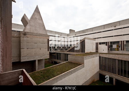 Éveux bei Lyon, Kloster Sainte-Marie de La Tourette, 1956-1960 von Le Corbusier, Innenhof Banque D'Images