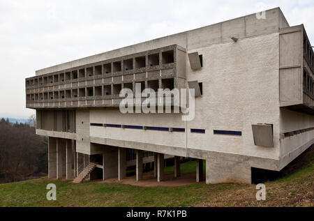 Éveux bei Lyon, Kloster Sainte-Marie de La Tourette, 1956-1960 von Le Corbusier, Außenansicht von Süden Banque D'Images