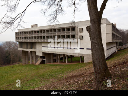 Éveux bei Lyon, Kloster Sainte-Marie de La Tourette, 1956-1960 von Le Corbusier, Außenansicht von Süden Banque D'Images