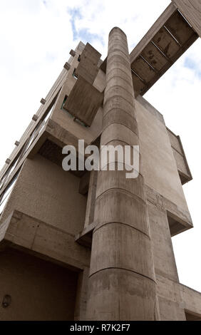 Éveux bei Lyon, Kloster Sainte-Marie de La Tourette, 1956-1960 von Le Corbusier, Schornstein Banque D'Images