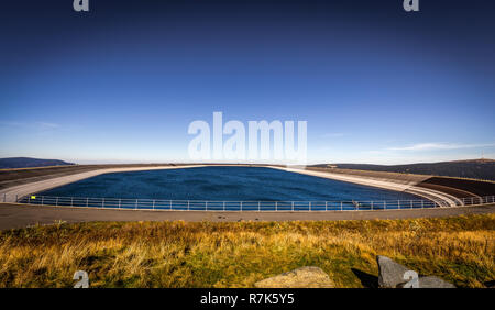 Vue de l'eau supérieur Dlouhe Strane reservoire dans les monts de Jeseniky en République Tchèque Banque D'Images