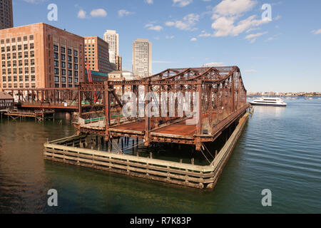 Le nord de l'Avenue pont tournant, pont entre Boston et South Boston, Massachusetts, États-Unis d'Amérique. Banque D'Images