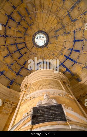 France, Gironde, le Verdon Sur Mer, plateau rocheux de Cordouan, phare de Cordouan, classés Monuments Historiques, la Chapelle Royale ou la Chapelle Notre-Dame de Cordouan, avec le buste de Louis de Foix, architecte en charge de la construction de la tour en 1584 Banque D'Images