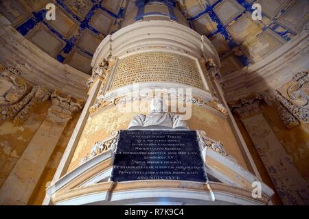 France, Gironde, le Verdon Sur Mer, plateau rocheux de Cordouan, phare de Cordouan, classés Monuments Historiques, la Chapelle Royale ou la Chapelle Notre-Dame de Cordouan, avec le buste de Louis de Foix, architecte en charge de la construction de la tour en 1584 Banque D'Images