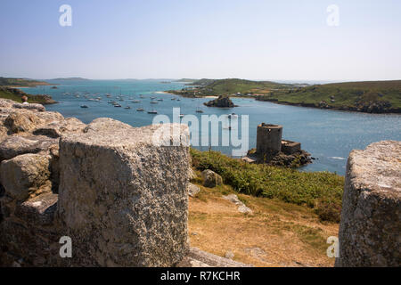 New Grimsby Sound, Cromwell's Castle et Bryher du Roi Charles", château, Îles Scilly Tresco, Royaume-Uni Banque D'Images