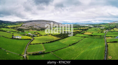 Vue aérienne de la région du Burren en Irlande Banque D'Images