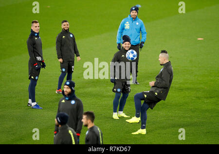 Dries Mertens Napoli's (centre) et Marek Hamsik (à droite) en action au cours de la session de formation à Anfield, Liverpool. Banque D'Images