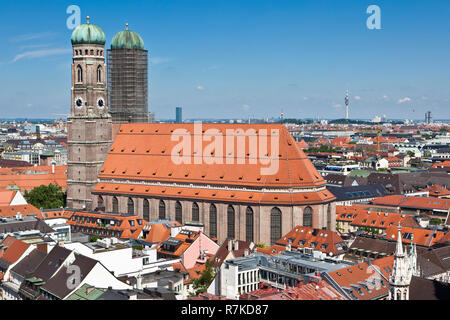 L'église Notre-Dame (Frauenkirche), la célèbre église à deux tours dans le centre de Munich. Banque D'Images