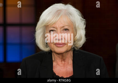 Renate Schmidt aura 75 ans le 12 décembre 2018, Renate Schmidt, politicien, SPD, ancien ministre de la famille, Portrait, PortrvÉ¬sst, portrait, portrait image unique, seul invité, sur 'Koelner Treff' sur la télévision WDR, 20.12., 2013. vÇ¬ | conditions dans le monde entier Banque D'Images