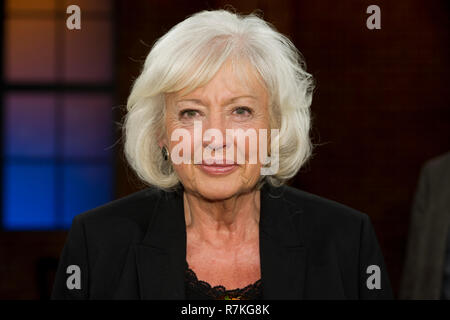 Renate Schmidt aura 75 ans le 12 décembre 2018, Renate Schmidt, politicien, SPD, ancien ministre de la famille, Portrait, PortrvÉ¬sst, portrait, portrait image unique, seul invité, sur 'Koelner Treff' sur la télévision WDR, 20.12., 2013. vÇ¬ | conditions dans le monde entier Banque D'Images