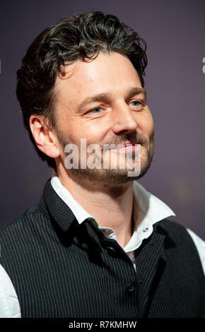 Macao, Chine. 11Th Feb 2018. Barnaby Southcombe Directeur anglais, marche le tapis rouge avant la projection de son film 'Scarborough' au Festival International du Film et de bourses 2018 Macao. Jayne Russell/Alamy Live News Crédit : Jayne Russell/Alamy Live News Banque D'Images