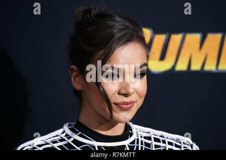 Los Angeles, USA. 9Th Mar 2018. L'actrice Hailee Steinfeld portant une robe Balmain et Alexandre Vauthier shoes arrive à la Los Angeles Premiere de Paramount Pictures' 'Bumblebee' tenue à l'IMAX Théâtre chinois de Grauman, le 9 décembre 2018 à Hollywood, Los Angeles, Californie, États-Unis. (Photo par Xavier Collin/Image Crédit : Agence de Presse) L'agence de presse Image/Alamy Live News Banque D'Images