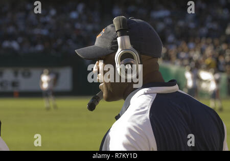 Oakland, Californie, USA. 11Th Nov, 2007. L'entraîneur-chef ours Lovie Smith le dimanche, Novembre 11, 2007, au Oakland-Alameda County Coliseum, Oakland, Californie. Les ours défait les Raiders 17-6. Crédit : Al Golub/ZUMA/Alamy Fil Live News Banque D'Images