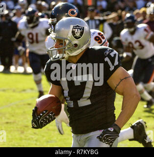 Oakland, Californie, USA. 11Th Nov, 2007. Oakland Raiders receveur Tim Dwight # 17 avec ball le dimanche, Novembre 11, 2007, au Oakland-Alameda County Coliseum, Oakland, Californie. Les ours défait les Raiders 17-6. Crédit : Al Golub/ZUMA/Alamy Fil Live News Banque D'Images