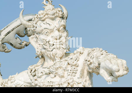 Le gardien à la porte du ciel, Wat Rong Khun ou Temple blanc, Chiang Rai, Thaïlande Banque D'Images