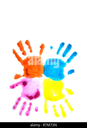 Quatre empreintes de l'enfant colorés isolé sur blanc avec copyspace. Journée mondiale de sensibilisation à l'autisme concept. Banque D'Images