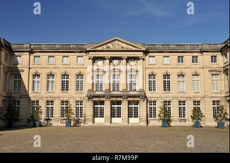 La France, l'Oise, Compiègne, le château qui fut l'ancienne résidence royale et impériale, façade côté jardin, entrée au palais Banque D'Images