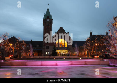 La gare de Colmar en Alsace, France. Colmar est la troisième plus grande commune de la région Alsace et est réputé pour sa vieille ville bien conservée. Banque D'Images