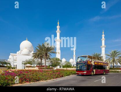 Emirats arabes unis, Abu Dhabi, Sheikh Zayed Grand Mosque, Big Bus Tours Tourisme Banque D'Images